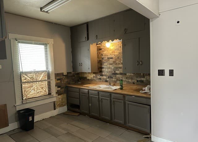 3-bedroom rental at 315 Linares in San Antonio, TX — photo 3