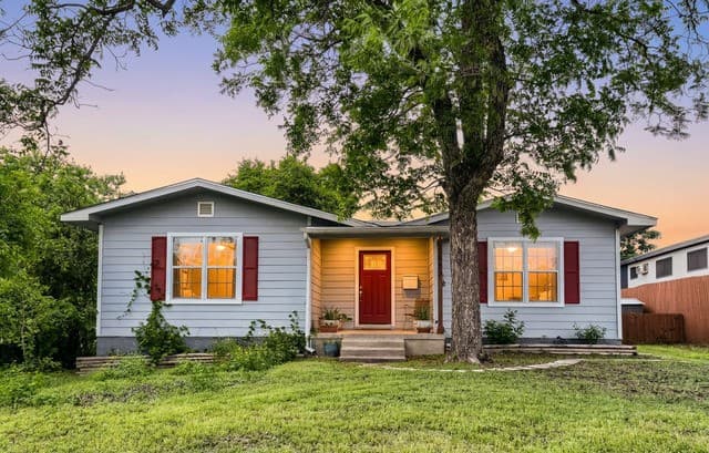 3-bedroom rental at 527 Eleanor Ave in San Antonio, TX — photo 1