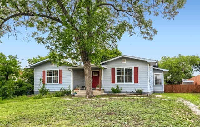 3-bedroom rental at 527 Eleanor Ave in San Antonio, TX — photo 3
