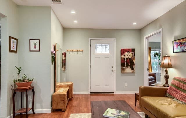 3-bedroom rental at 527 Eleanor Ave in San Antonio, TX — photo 4