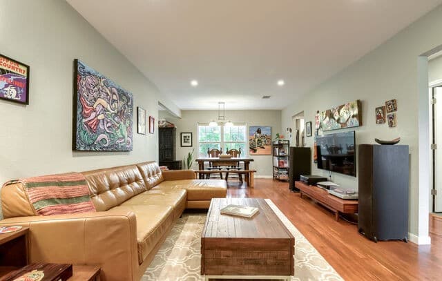3-bedroom rental at 527 Eleanor Ave in San Antonio, TX — photo 5