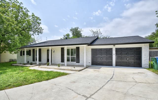 3-bedroom rental at 5515 W W Rolling Ridge Dr in San Antonio, TX — photo 1