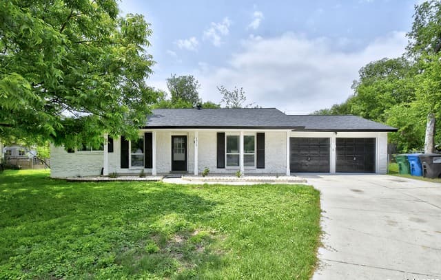 3-bedroom rental at 5515 W W Rolling Ridge Dr in San Antonio, TX — photo 2