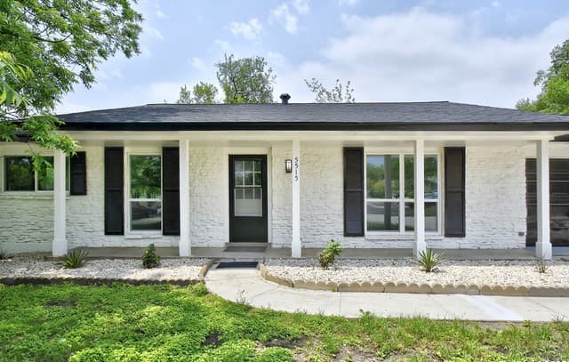 3-bedroom rental at 5515 W W Rolling Ridge Dr in San Antonio, TX — photo 3