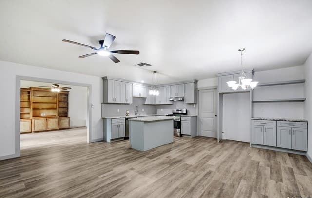 3-bedroom rental at 5515 W W Rolling Ridge Dr in San Antonio, TX — photo 4