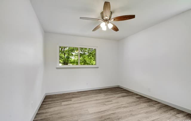 3-bedroom rental at 5515 W W Rolling Ridge Dr in San Antonio, TX — photo 5