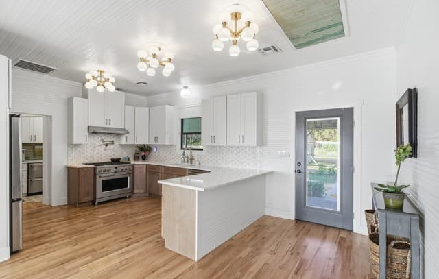 3-bedroom rental at 835 Winans Ranch Rd in Bandera, TX — photo 5