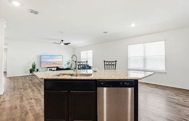 4-bedroom rental at 9916 Bratten Rise in San Antonio, TX — photo 5