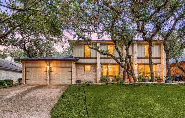 3-bedroom rental at 8911 Shady Winds in San Antonio, TX — photo 1