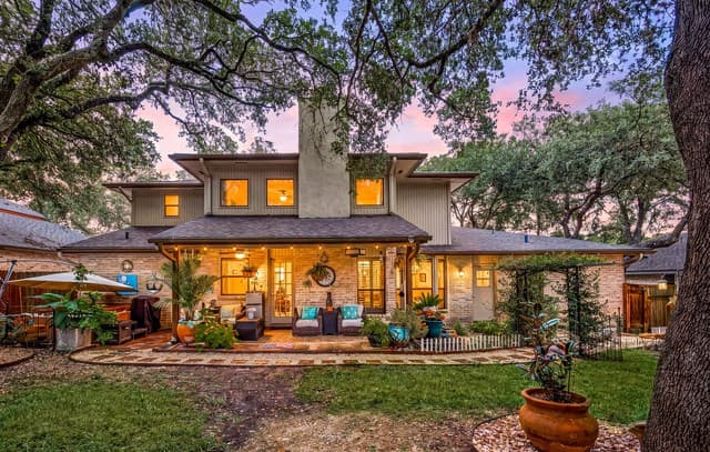 3-bedroom rental at 8911 Shady Winds in San Antonio, TX — photo 2