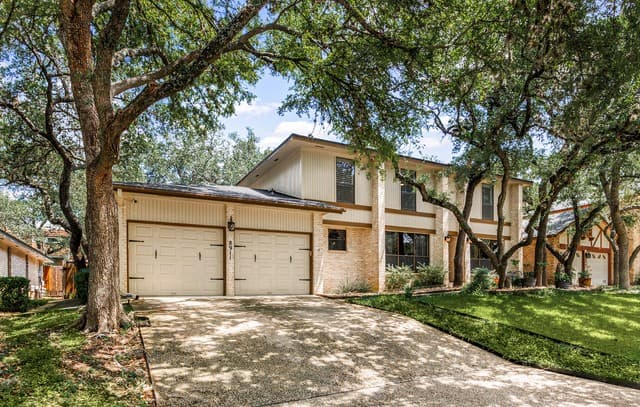3-bedroom rental at 8911 Shady Winds in San Antonio, TX — photo 3