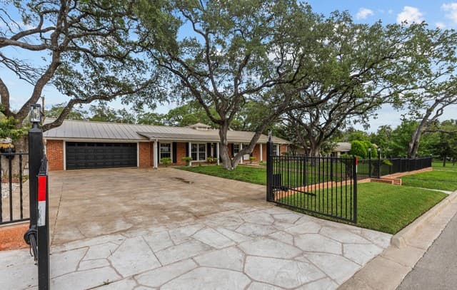 4-bedroom rental at 344 Prinz Dr in San Antonio, TX — photo 4
