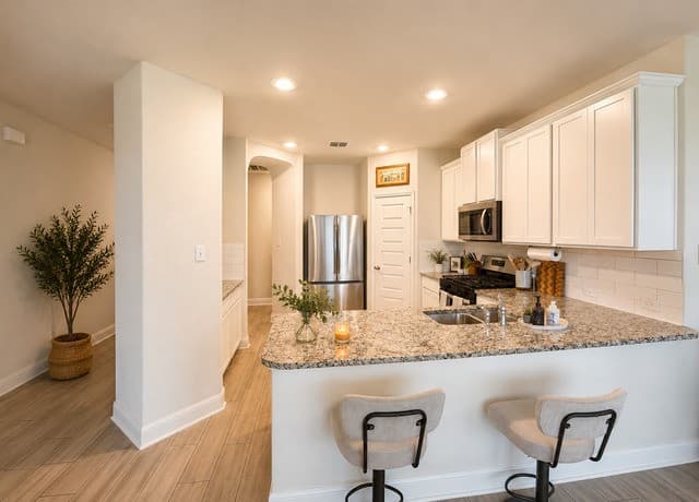 4-bedroom rental at 9418 Bracted Sedge in San Antonio, TX — photo 3