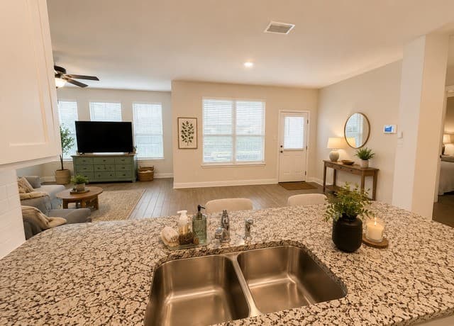 4-bedroom rental at 9418 Bracted Sedge in San Antonio, TX — photo 4