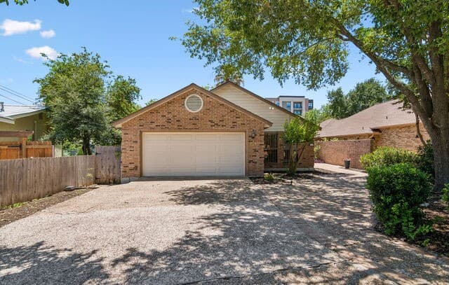 3-bedroom rental at 106 Hiler in San Antonio, TX — photo 1