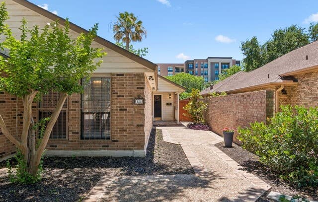 3-bedroom rental at 106 Hiler in San Antonio, TX — photo 4