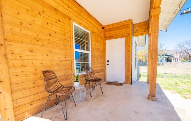 2-bedroom rental at 1123 S Olive in San Antonio, TX — photo 3
