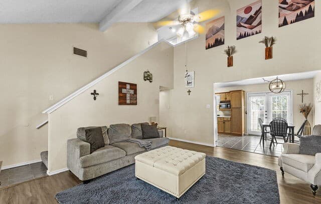 3-bedroom rental at 702 Garden Meadow Dr in Universal City, TX — photo 4