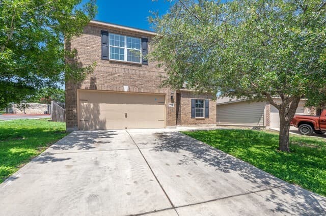 5-bedroom rental at 3727 Southern Grv in San Antonio, TX — photo 2
