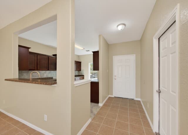 5-bedroom rental at 3727 Southern Grv in San Antonio, TX — photo 4