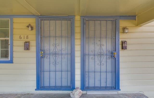 1-bedroom rental at 618 Porter St in San Antonio, TX — photo 3