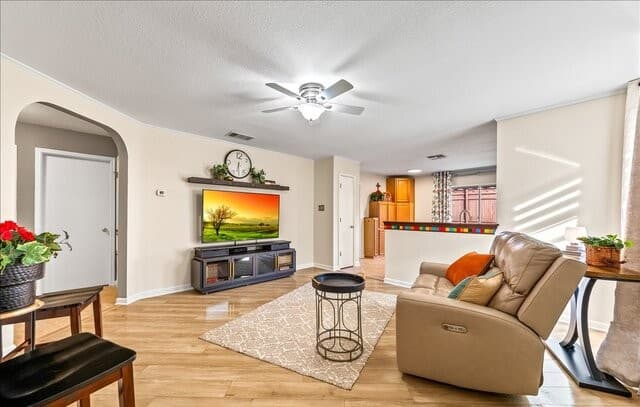 3-bedroom rental at 5522 Christina Path in San Antonio, TX — photo 2