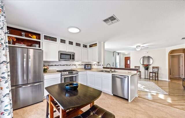 3-bedroom rental at 5522 Christina Path in San Antonio, TX — photo 3
