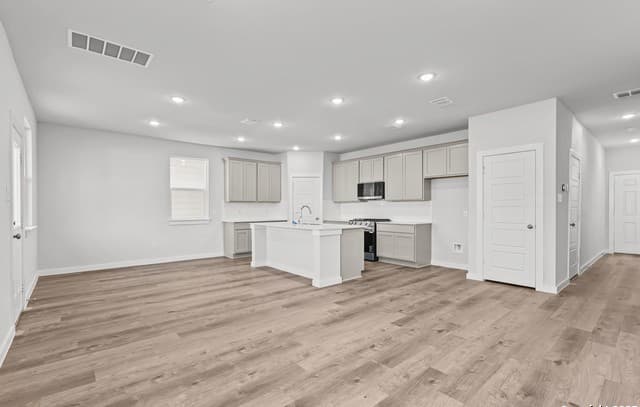 3-bedroom rental at 6571 Bufflehead Bend in Leon Valley, TX — photo 2