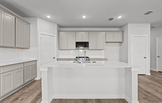 3-bedroom rental at 6571 Bufflehead Bend in Leon Valley, TX — photo 5