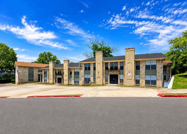 2-bedroom rental at 6611 Southpoint St Unit 128 in San Antonio, TX — photo 2