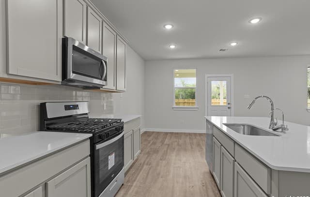 4-bedroom rental at 6567 Bufflehead Bend in Leon Valley, TX — photo 5