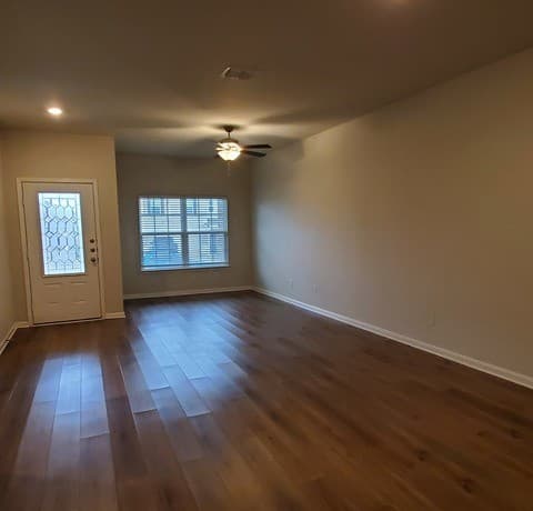 5-bedroom rental at 9206 Foxing Blfs in Converse, TX — photo 2