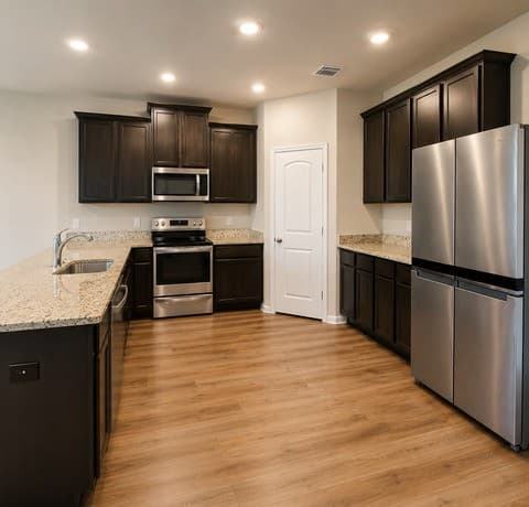 5-bedroom rental at 9206 Foxing Blfs in Converse, TX — photo 3