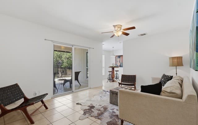 2-bedroom rental at 100 Lorenz Rd Unit 704 in San Antonio, TX — photo 2