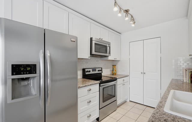 2-bedroom rental at 100 Lorenz Rd Unit 704 in San Antonio, TX — photo 5