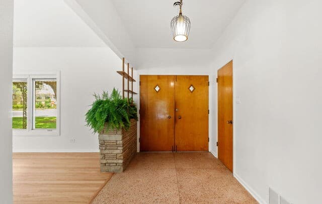 3-bedroom rental at 334 W Lynwood in San Antonio, TX — photo 2
