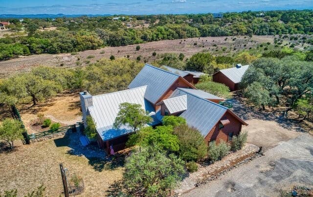 3-bedroom rental at 513 River View Dr. in Bandera, TX — photo 2