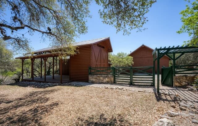 3-bedroom rental at 513 River View Dr. in Bandera, TX — photo 5