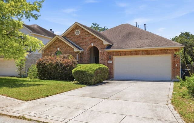 3-bedroom rental at 23711 Beaver Crk in San Antonio, TX — photo 2