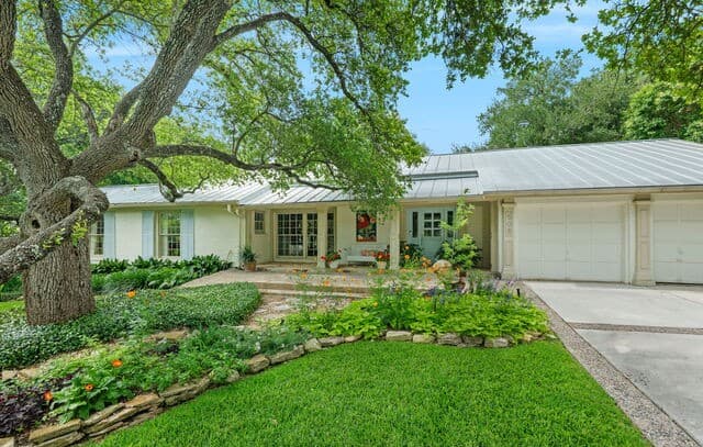 4-bedroom rental at 508 Canterbury Hill St in San Antonio, TX — photo 3