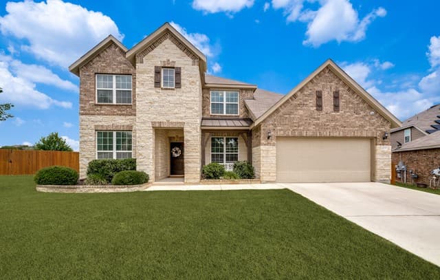 5-bedroom rental at 10530 Coyote Run in San Antonio, TX — photo 1