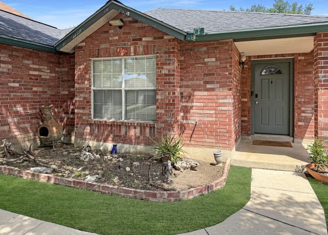3-bedroom rental at 10306 Western Sun in San Antonio, TX — photo 3