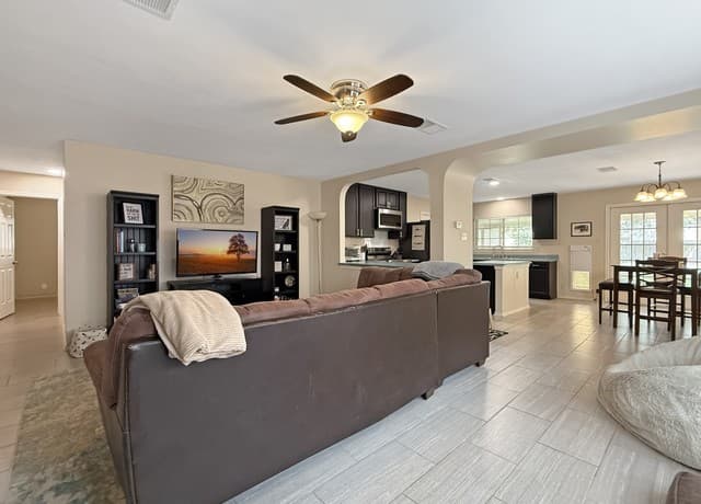 3-bedroom rental at 10306 Western Sun in San Antonio, TX — photo 5