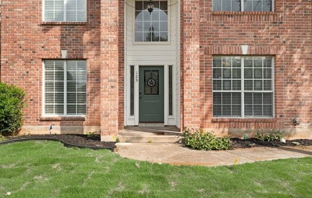 5-bedroom rental at 125 Brush Trail Bnd in Cibolo, TX — photo 4