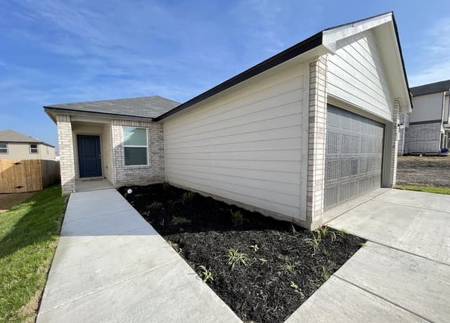 3-bedroom rental at 8405 Amistad Cv in Converse, TX — photo 1