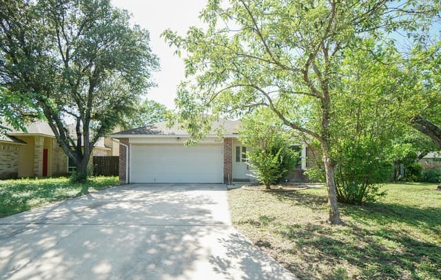 3-bedroom rental at 3527 Lake Sunset in San Antonio, TX — photo 1