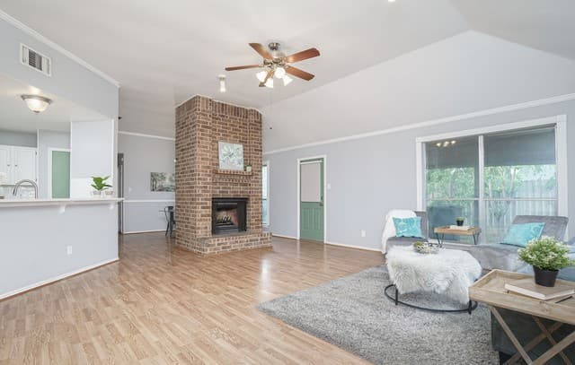 3-bedroom rental at 3527 Lake Sunset in San Antonio, TX — photo 2