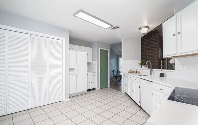 3-bedroom rental at 3527 Lake Sunset in San Antonio, TX — photo 4