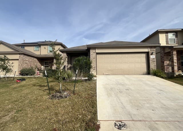3-bedroom rental at 324 Middle Green Loop in Floresville, TX — photo 1