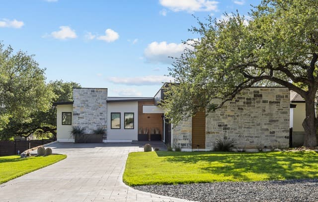 4-bedroom rental at 1527 Silent Hollow in San Antonio, TX — photo 1
